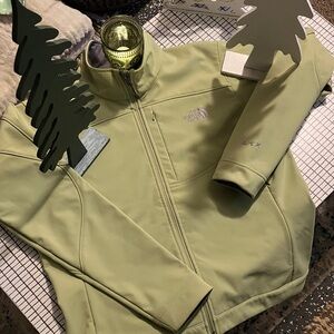 The North Face Apex softshell jacket lime green. In EUC!